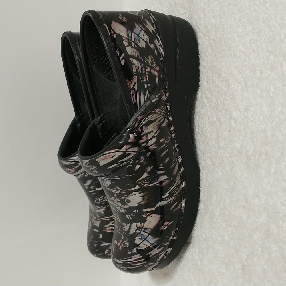 Dansko Women's Professional Clog Metallic Waves Patent 706830202 EU Size 39